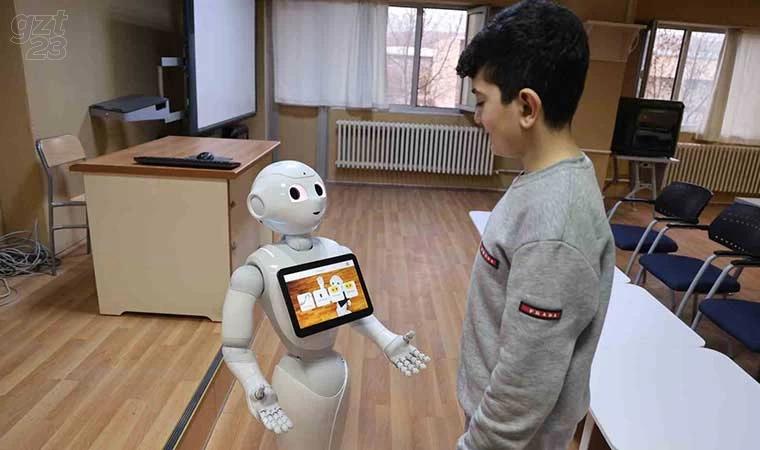 Otizmliler robot ’Pepper’ ile öğrenecek