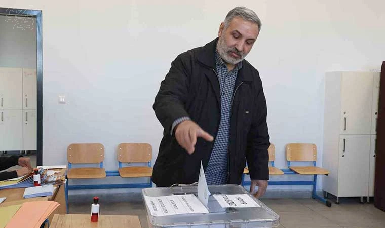 Elazığ’da oy kullanma işlemleri başladı