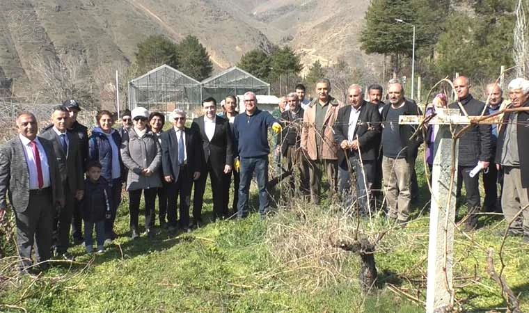 Keban'da bağ budama eğitim verildi