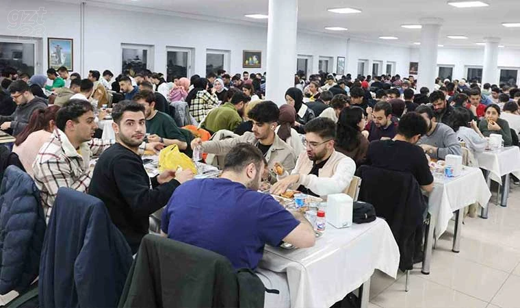 Üniversite öğrencilerine ücretsiz iftar