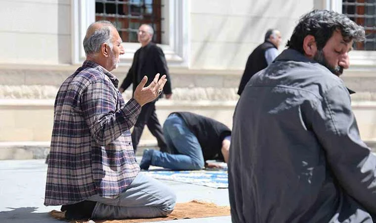 Ramazan'ın son cuma namazı kılındı