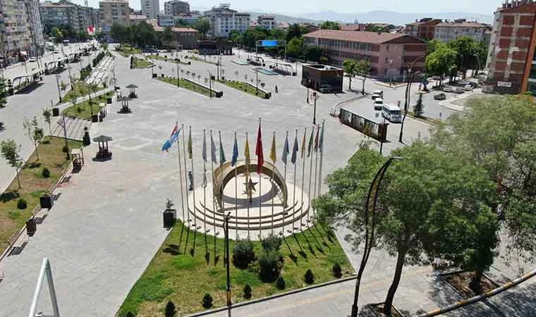 Bayram tatilinin ilk gününde yollar ve caddeler boş kaldı