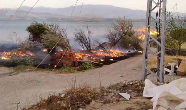 Elazığ’da otluk alanda yangın