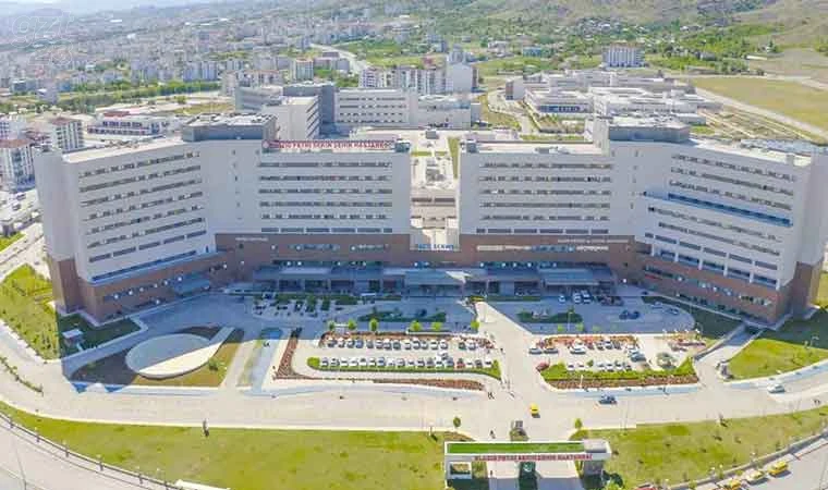 Elazığ Fethi Sekin Şehir Hastanesi başarılı operasyonlarını sürdürüyor