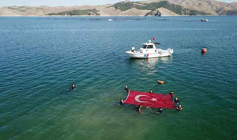 Elazığ’da itfaiye ve EKUT ekibine su altı arama kurtarma eğitimi verildi