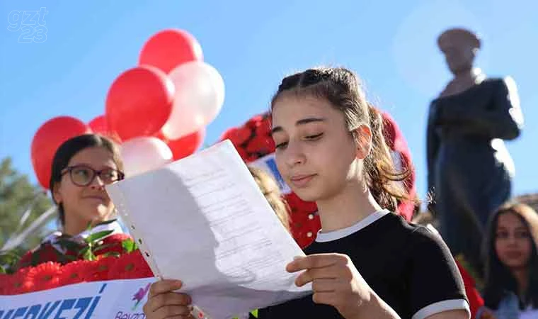 Elazığ’da öğrencilerden anlamlı Cumhuriyet Bayramı kutlaması