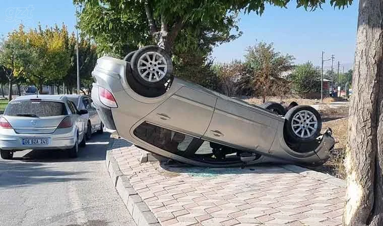 Elazığ’da otomobil takla attı: 2 yaralı