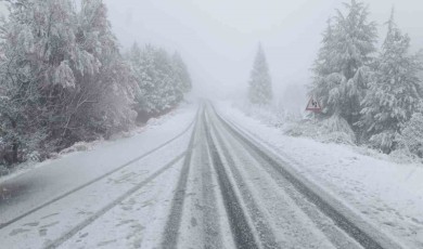 Tarihi mahalle beyaza büründü