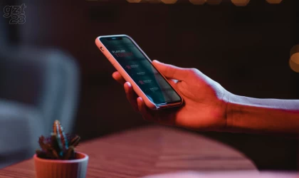 Öğrencilere vergisiz telefon ve bedava internette şartlar belli oldu