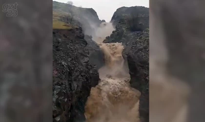 Elazığ’da yağış sonrası şelale coştu