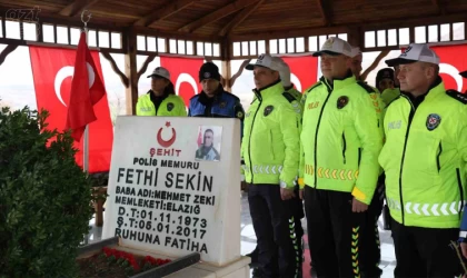 Şehit Polis Fethi Sekin kabri başında anıldı