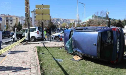 Elazığ’da trafik kazası: Önce araca ardından anne ve kızına çarptı