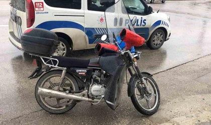 Motosiklet devrildi: 2 yaralı