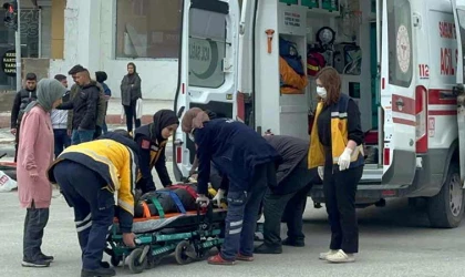 Motosiklet ile otomobil çarpıştı: 1 yaralı