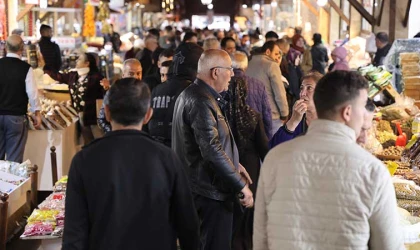 Elazığ Kapalı Çarşı’da bayram yoğunluğu