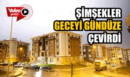 Şimşekler geceyi gündüze çevirdi
