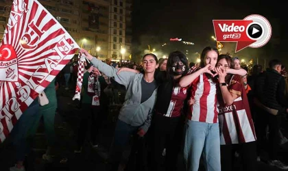 Sokaklar bayram yerine döndü