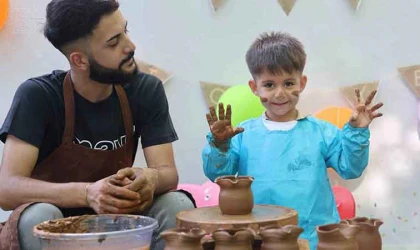 Otizmli çocuklar çömlek yaptı, gönüllerince eğlendi