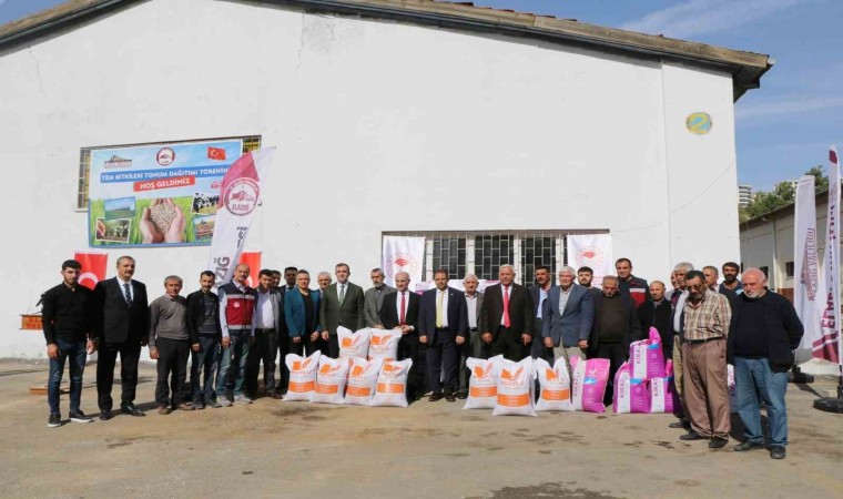 Elazığ’da bin 250 çiftçiye 1.8 milyon liralık yem bitkisi dağıtıldı