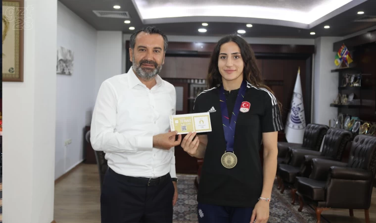 Gizem Özer EUBC U-22 Avrupa Şampiyonası için Karadağ’a gitti