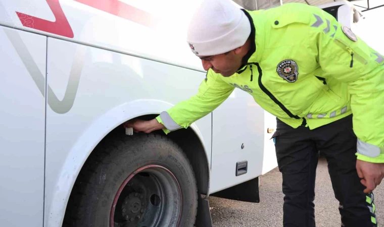 Elazığ’da kış lastiği denetimleri sürüyor