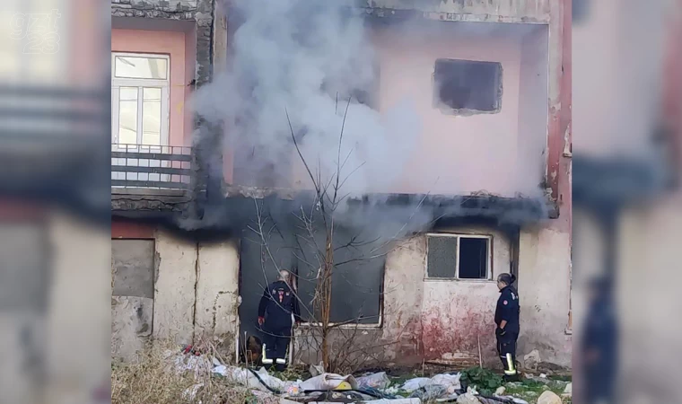 Elazığ’da metruk binada yangını