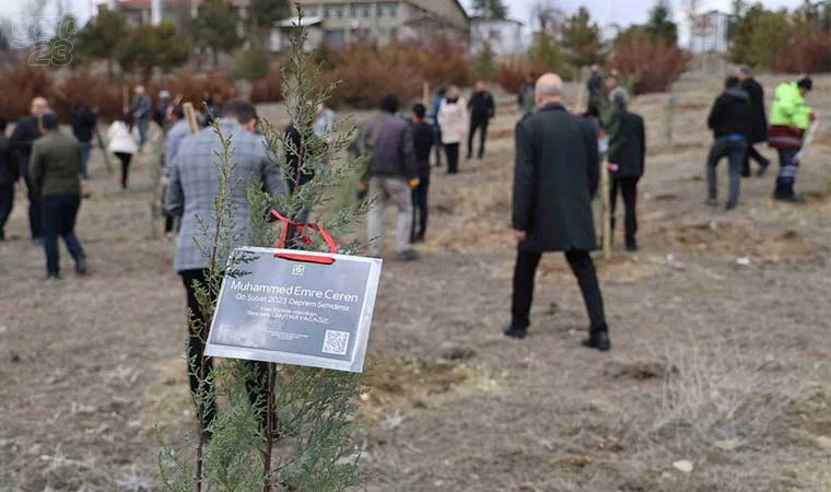 Depremde vefat edenler için fidan dikildi