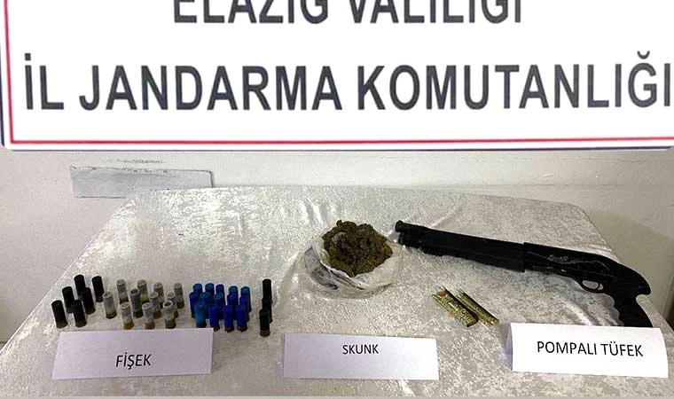 Elazığ’da ruhsatsız silahlar ele geçirildi