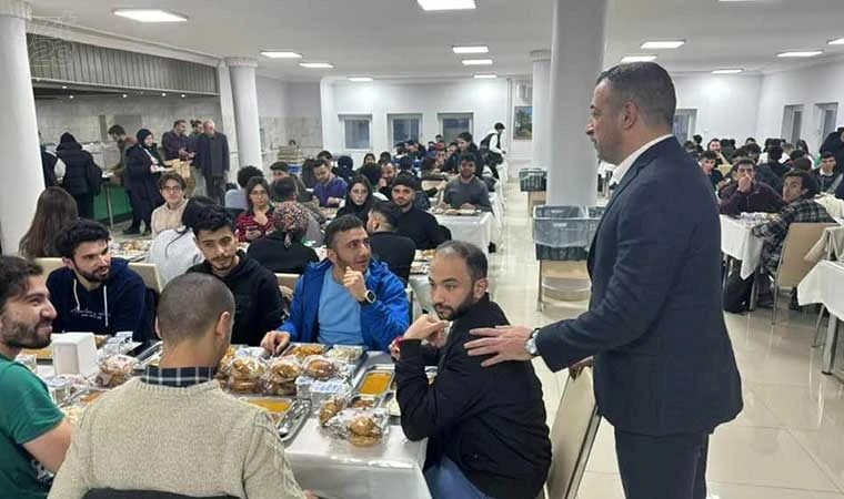 Semih Işıkver'den öğrencilere iftar yemeği