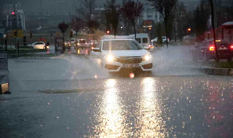 Elazığ’da sağanak yağış etkili oldu