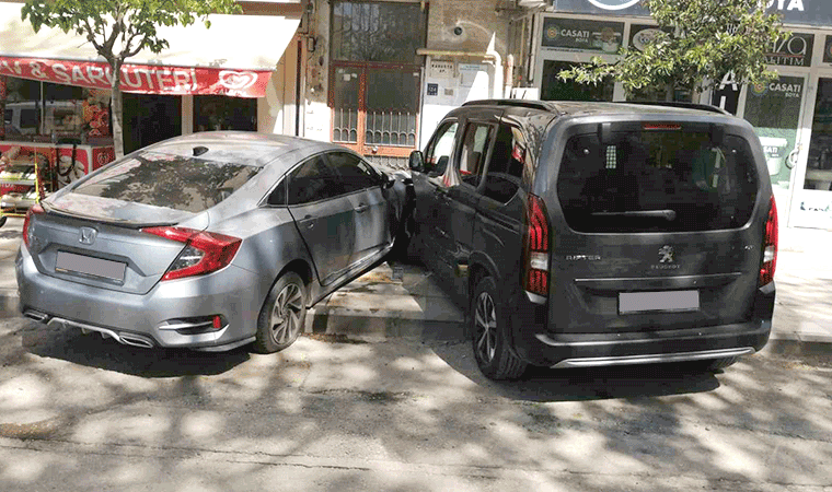 Evde kalp krizi geçirdi, hastaneye giderken kaza yaptı