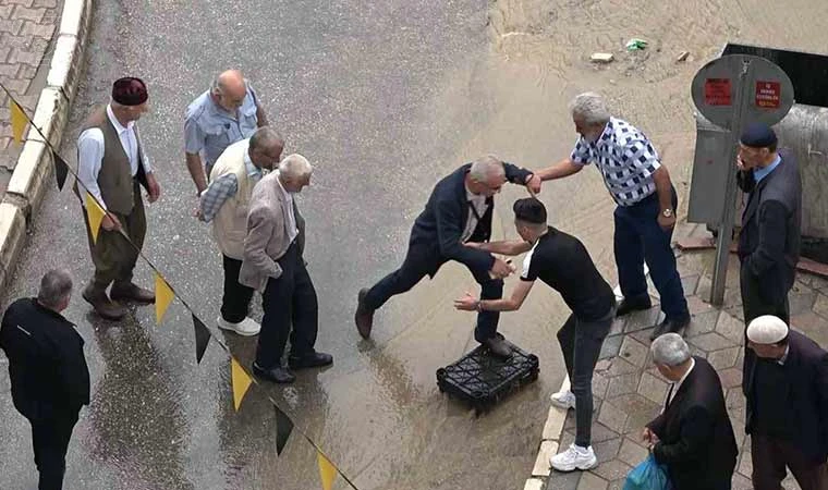 Dereye dönen yola ‘kasalı’ çözüm