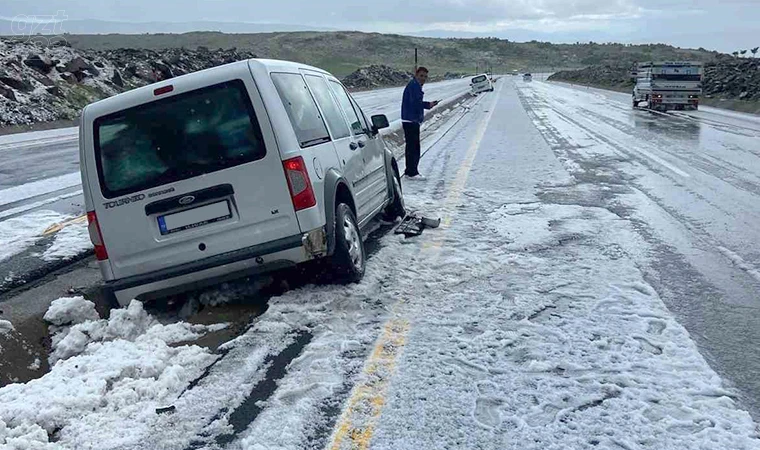 Dolu yağışı kazalara neden oldu