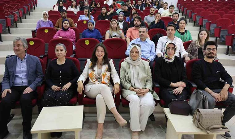 Elazığ’da ‘Dijital çağda radyoda yayın ve yapım’ paneli gerçekleştirildi