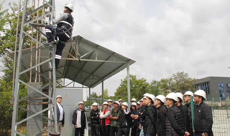 Fırat Edaş, öğrencilerle bir araya geldi