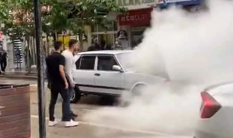 Gazi Caddesi'nde otomobil alev aldı