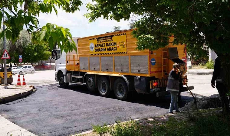 Yollar asfalt yama robotu ile onarılıyor