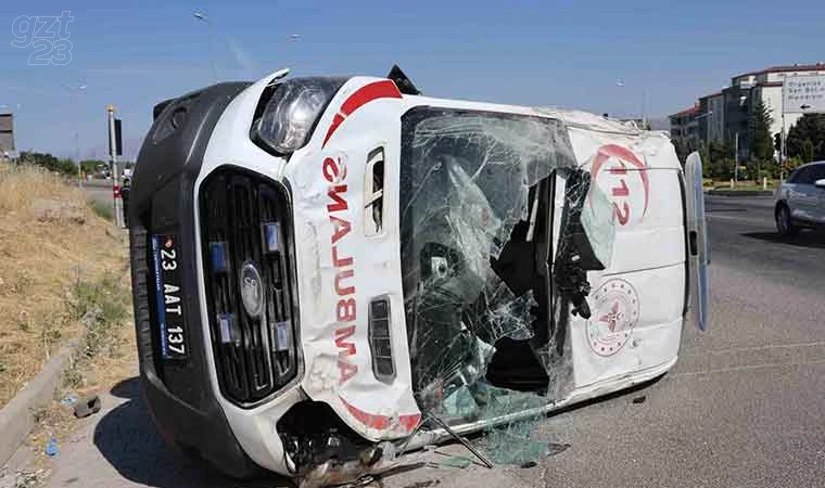 Elazığ’da ambulans takla attı: 5 yaralı