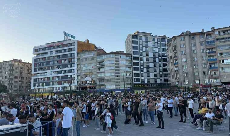 Elazığ’da Milli maç için dev ekran kuruldu