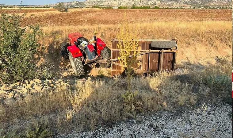 Baskil'de traktör römorku devrildi