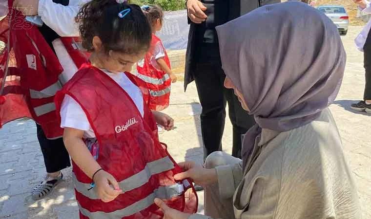 Elazığ’da anaokulu öğrencilerinden yürekleri ısıtan davranış