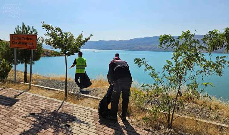 Hazar Gölü’nde çevre temizliği yapıldı