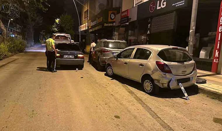 Kontrolden çıkan araç, park halindeki otomobillere çarptı