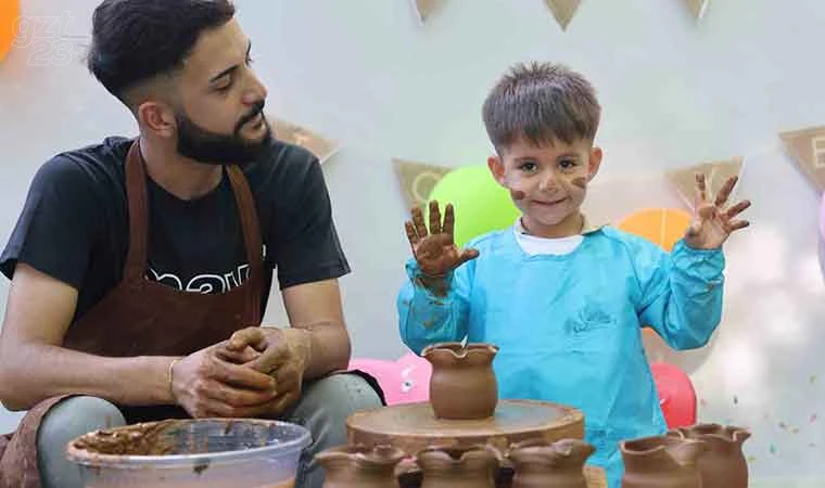 Otizmli çocuklar çömlek yaptı, gönüllerince eğlendi