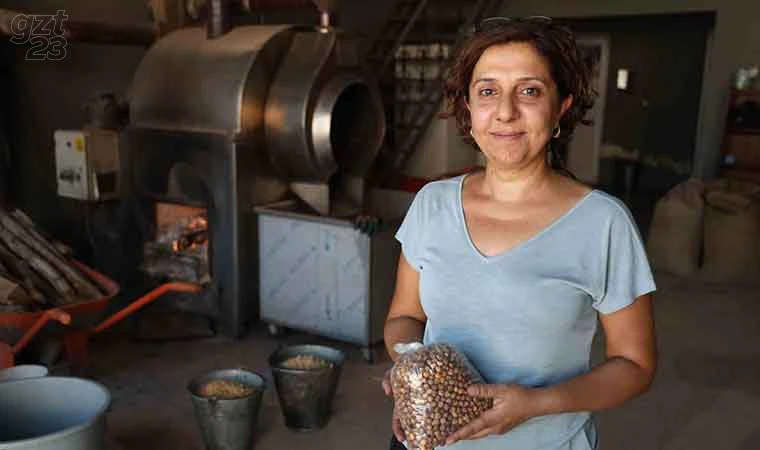 Depremden kurtulan 2 çocuk annesi, devraldığı tesiste tonlarca leblebi üretiyor