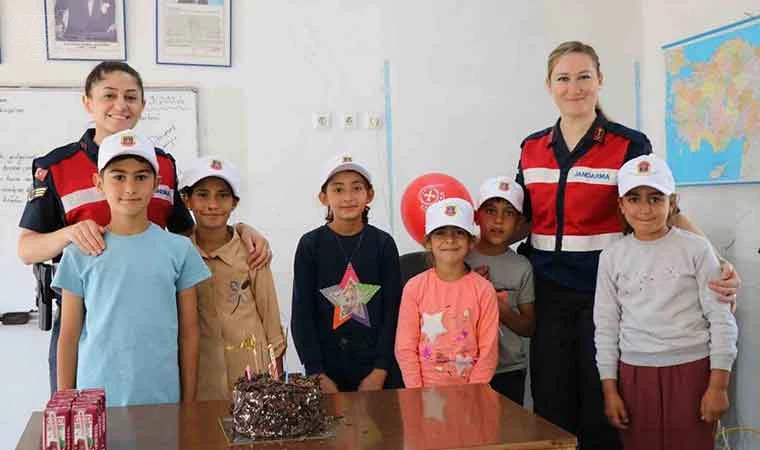 Jandarma öğrencilerle bir araya geldi