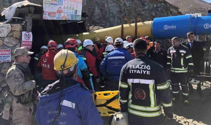 3 işçi kurtarıldı, 1 işçi göçük altında