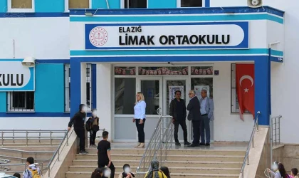 Kopya çekerken yakalanan öğrenci öğretmenini bıçakladı