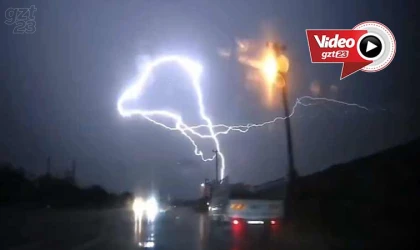 Yıldırım düşme anı kameraya yansıdı