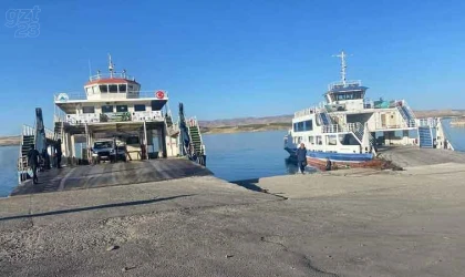 Şiddetli rüzgar feribot seferlerini durdurdu